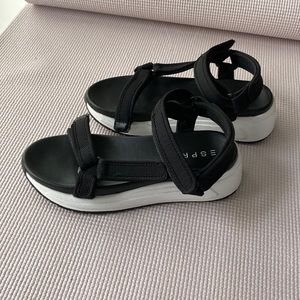 Esprit Athletic Sneaker Sandals Rubber Bottom Black White Velcro Adjustable 7.5